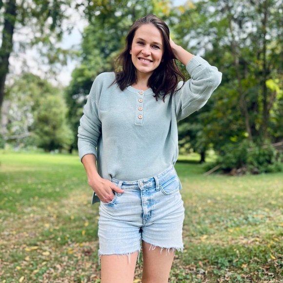 Meet your Posher, Leah - Picture 3 of 4